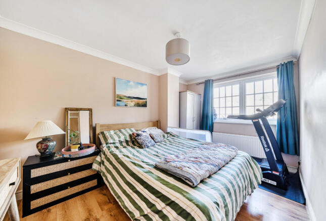 1423790-9-69b9749...