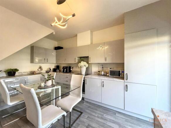 3 bed Terraced for sale Image 7