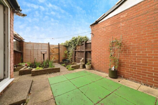 3 bed Terraced for sale Image 12