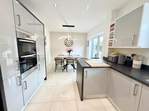 4 bed Detached for sale Image 5