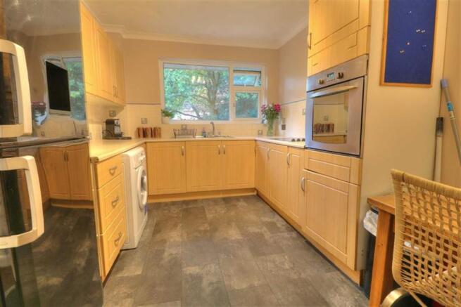 Kitchen/Dining Room: