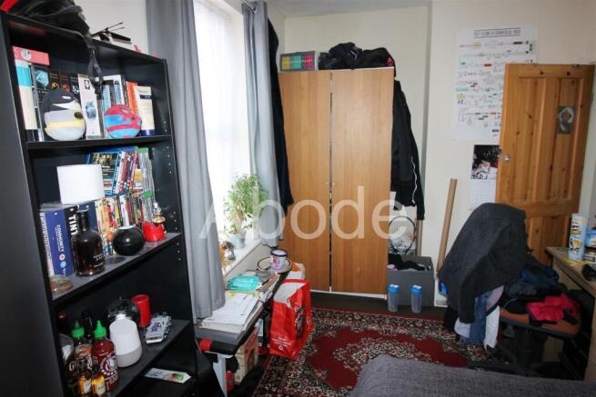 5 bed House to rent Image 8