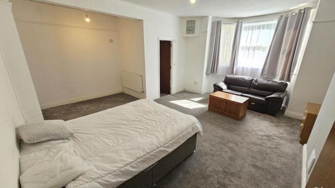 10 bed Block of Apartments for sale Image 6