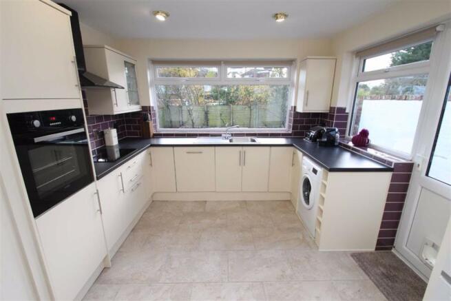 KITCHEN/BREAKFAST ROOM