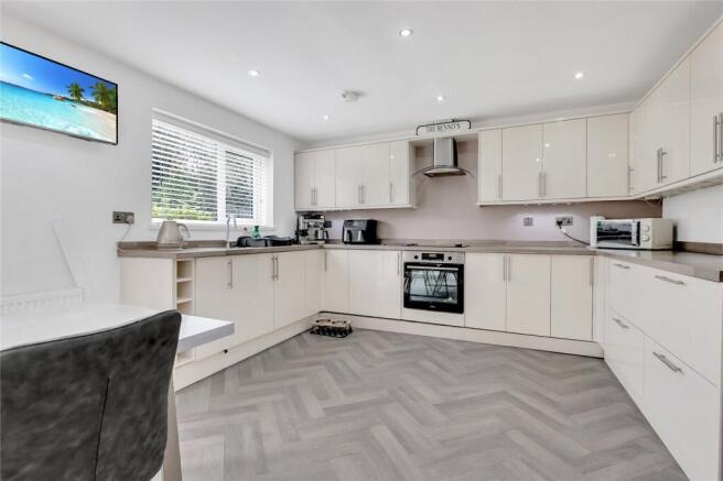 3 bed Semi-Detached for sale Image 3