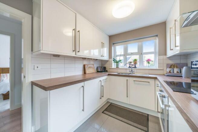 MODERN KITCHEN