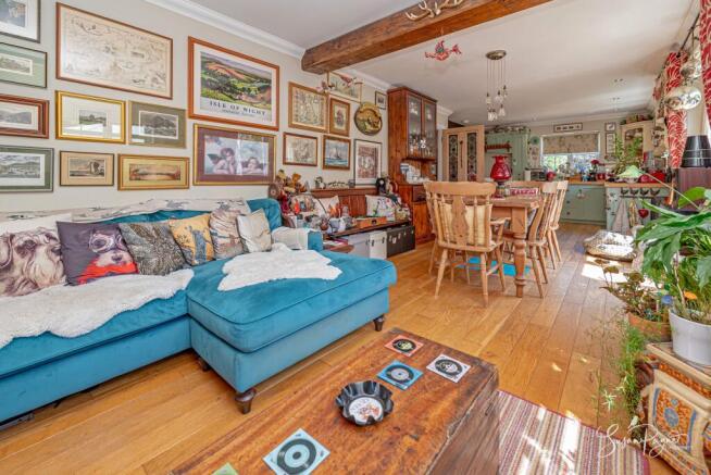 Lounge/Dining Area