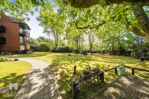 Whincroft Close, Ferndown, BH22 9