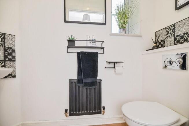 4 bed Detached for sale Image 9
