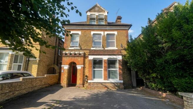 Ground Floor 2 bedroom flat with garden