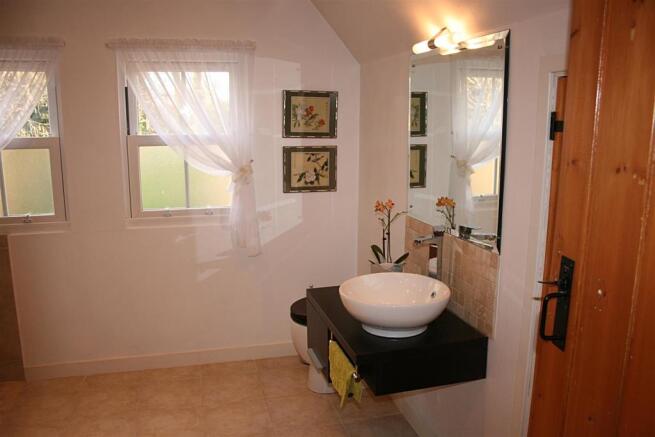 ensuite2.JPG
