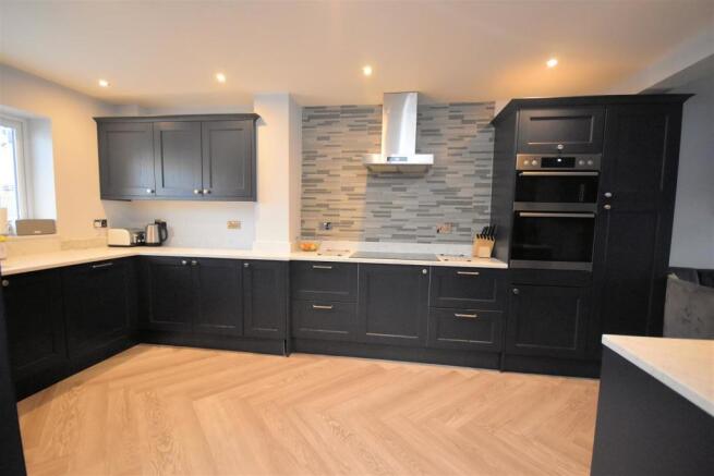 Kitchen 3.jpg