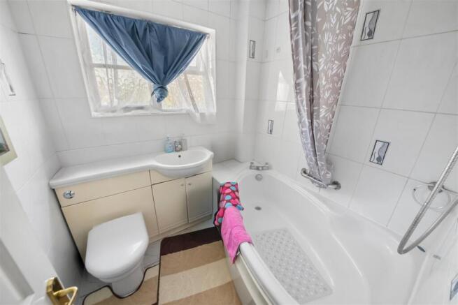 Dunsmore Close, Hayes, Middlesex, UB4 9RJ photo 4