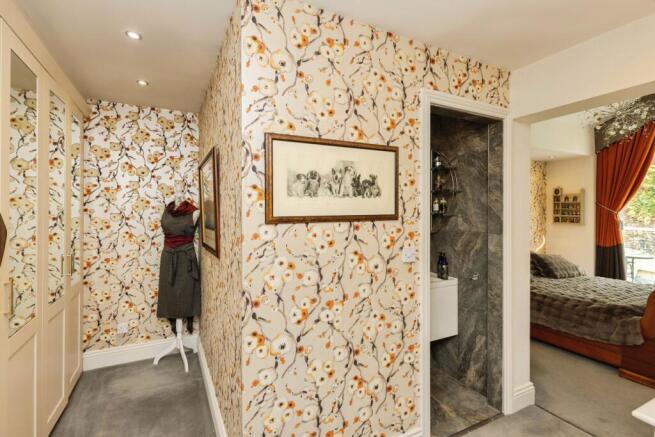 4 bed Detached for sale Image 12