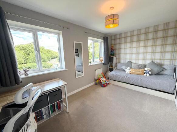 3 bed Semi-Detached for sale Image 10