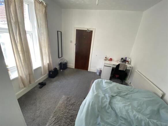 Bright double bedroom with dedicated study area...