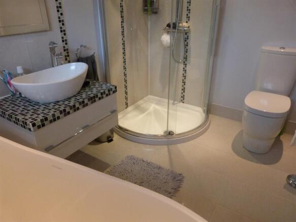 En-Suite Bathroom (Image Two)