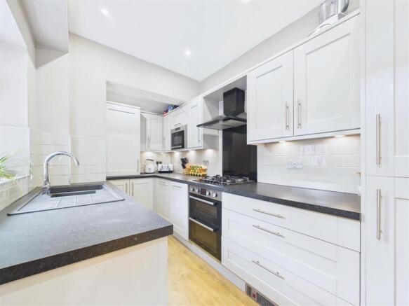 3 bed Terraced for sale Image 4