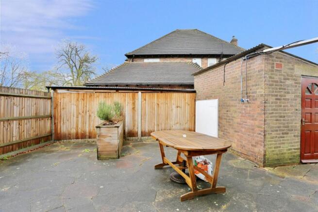 Patio to side