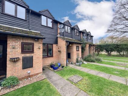 Bourne End - Ground Floor Maisonette