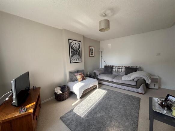 Living room 2.jpg