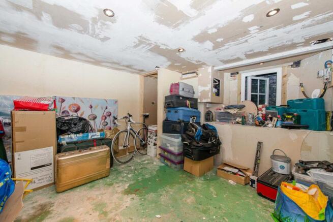 Jeyes Road, Gillingham, Kent, ME7 5XD-12