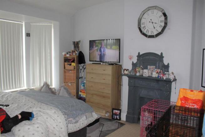 BEDROOM 2