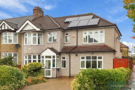 Greenway, Woodford Green, IG8