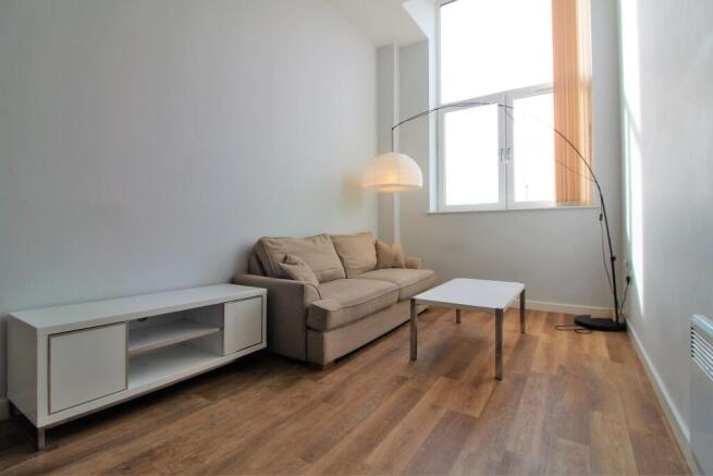 2 bed Apartment to rent Image 4