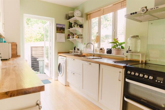 5. Kitchen.jpg