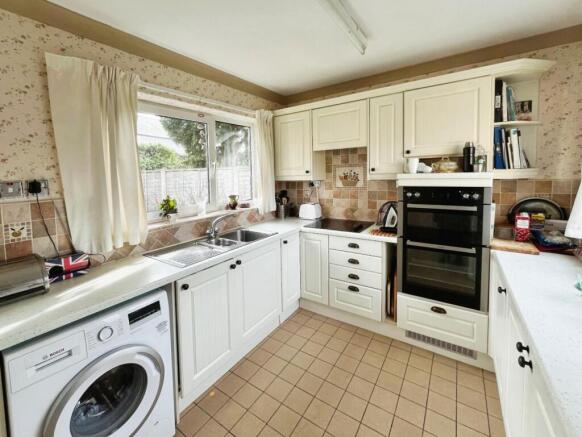 4 bed Detached Bungalow for sale Image 5