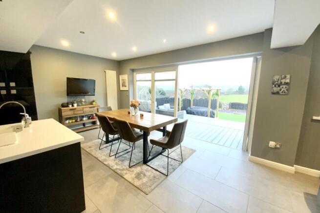 open plan family liv