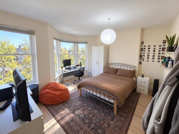 Bedroom 1.jpg