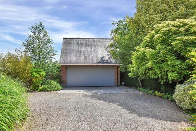 Garage/Driveway