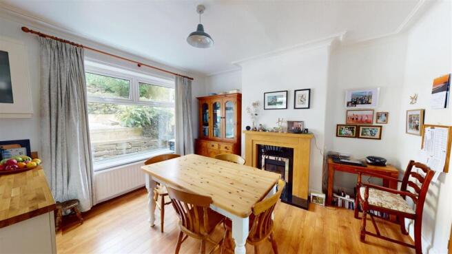 4 bed Semi-Detached for sale Image 7