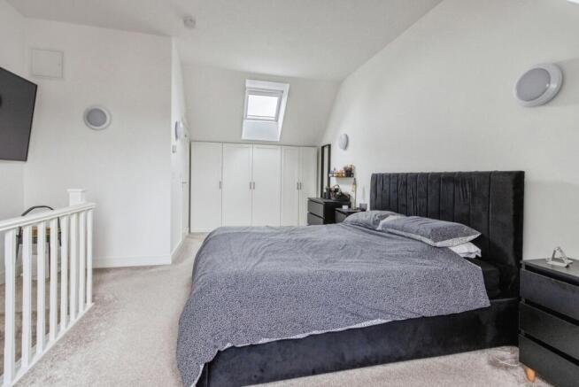 3 bed Semi-Detached for sale Image 10