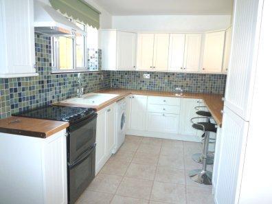 FITTED KITCHEN