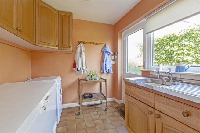Utility Room-1.jpg