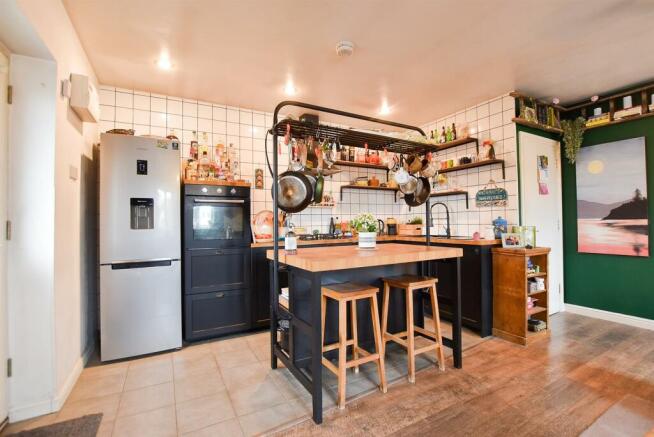 Kitchen diner.jpg