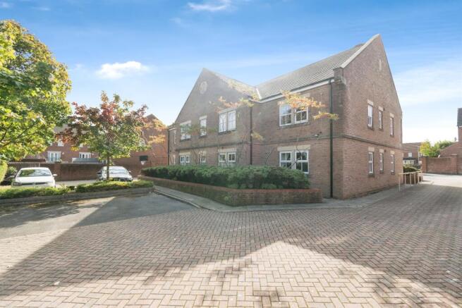 2 bed Apartment for sale Image 5