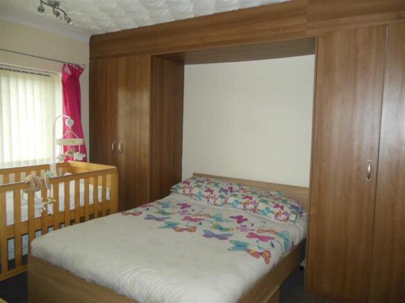 Bedroom no.1 front d