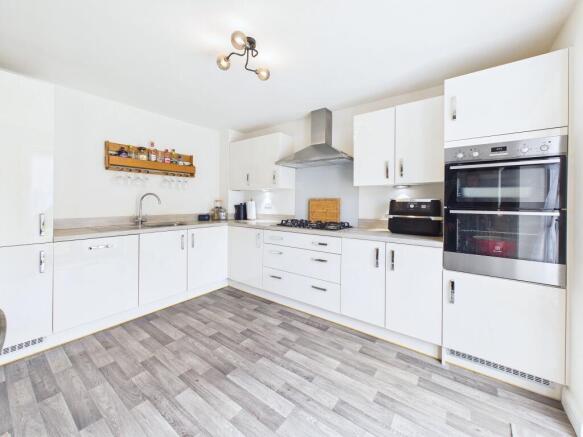 4 bed Detached for sale Image 8