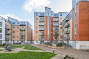 22, Glebe House, Queen Mary Avenue, South Woodford, London E18 2FG