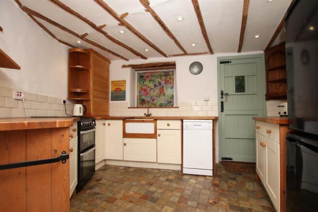 Kitchen_b.JPG