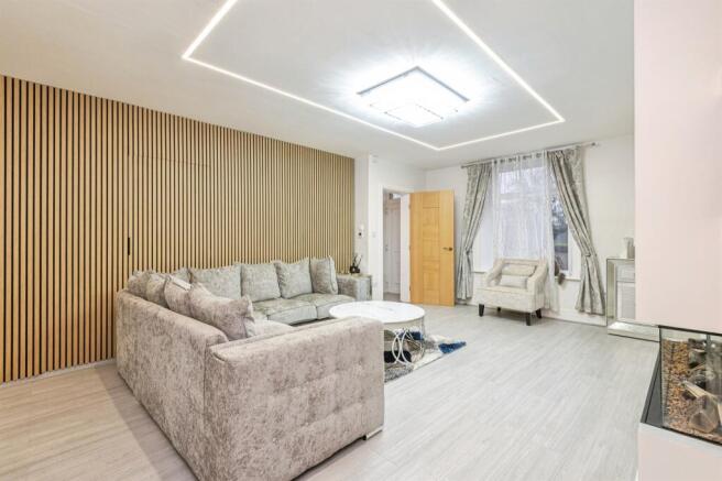 4 bed Detached for sale Image 6