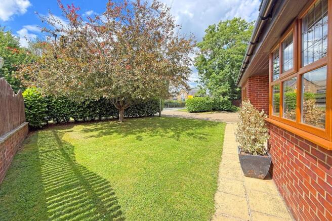 4 bed Detached for sale Image 10