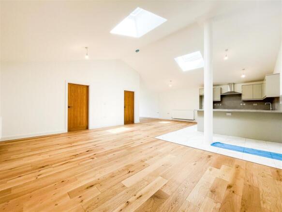 4 bed Semi-Detached to rent Image 4