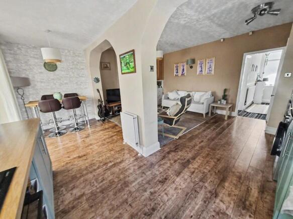 3 bed Semi-Detached for sale Image 4