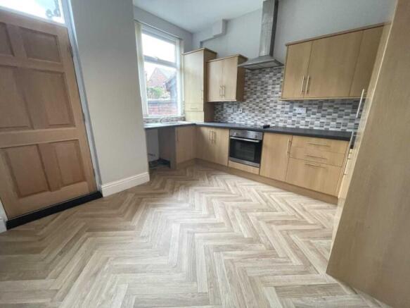 2 bed Terraced to rent Image 5