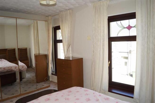 BEDROOM 1 (FRONT)